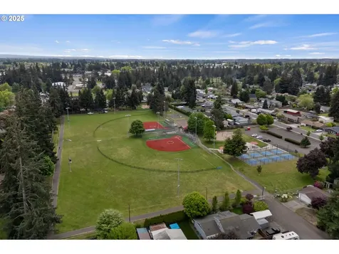 1039 NE 15th Avenue Canby OR 97013