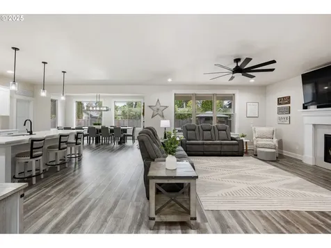 1039 NE 15th Avenue Canby OR 97013