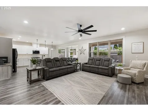 1039 NE 15th Avenue Canby OR 97013