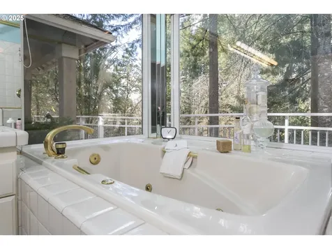 13842 SW Twelve Oaks Court Portland OR 97224