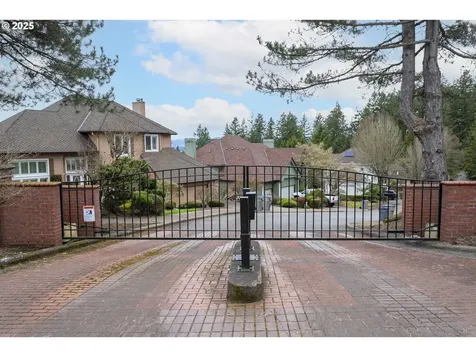 13842 SW Twelve Oaks Court Portland OR 97224