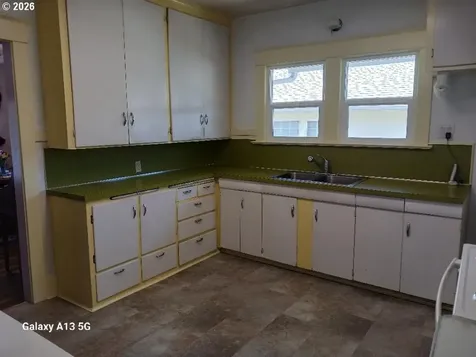 1439 Union Avenue North Bend OR 97459