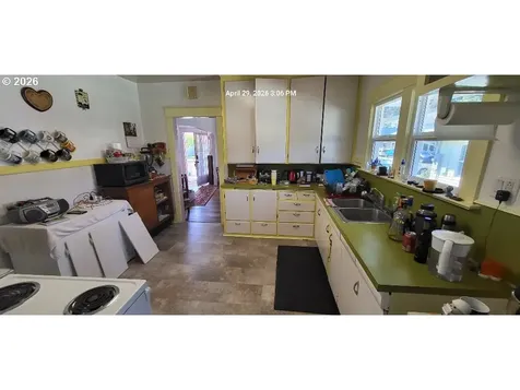 1439 Union Avenue North Bend OR 97459