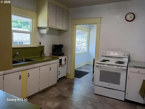 1439 Union Avenue North Bend OR 97459