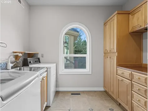 1875 N Teakwood Circle Canby OR 97013