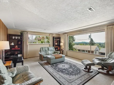 4422 SW Washouga Avenue Portland OR 97239