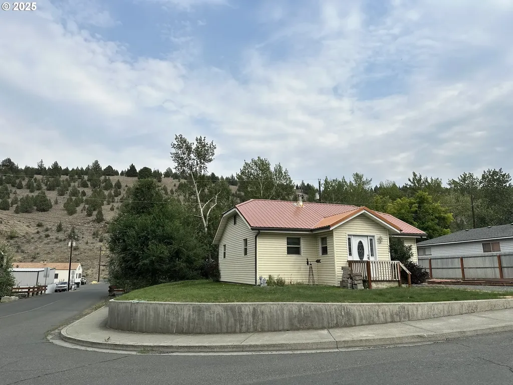346 N Humbolt Street Canyon City OR 97820