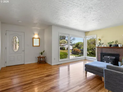 363 9th Street Washougal WA 98671