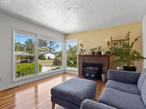 363 9th Street Washougal WA 98671