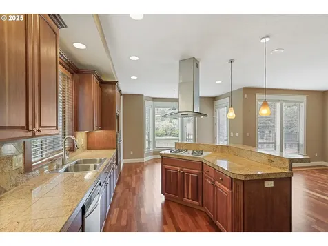 817 W S Street Washougal WA 98671