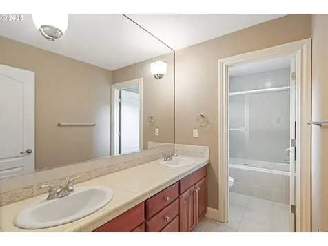 817 W S Street Washougal WA 98671