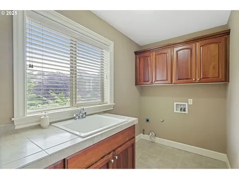 817 W S Street Washougal WA 98671