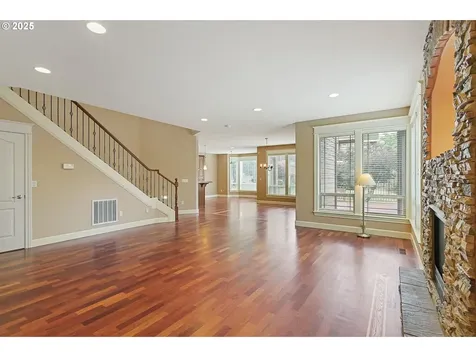 817 W S Street Washougal WA 98671