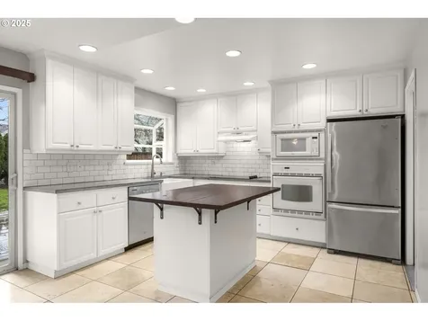 300 SW 141st Avenue Beaverton OR 97006