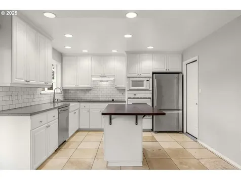 300 SW 141st Avenue Beaverton OR 97006