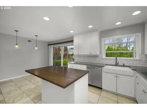 300 SW 141st Avenue Beaverton OR 97006
