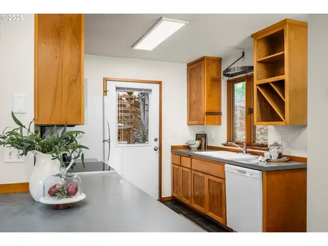 5285 Saratoga Street Eugene OR 97405