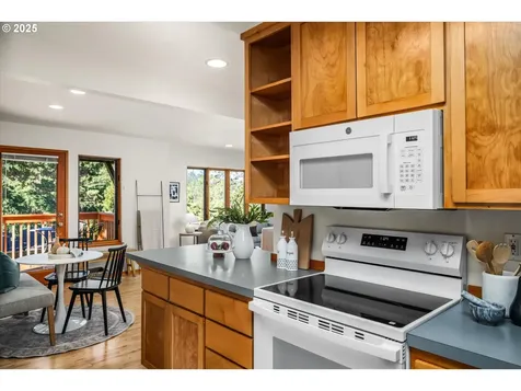 5285 Saratoga Street Eugene OR 97405