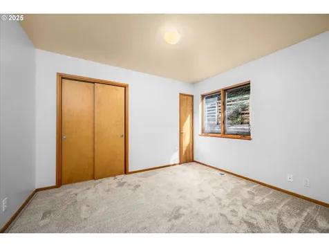 5285 Saratoga Street Eugene OR 97405