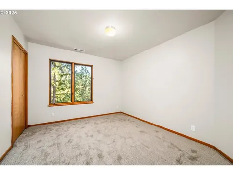5285 Saratoga Street Eugene OR 97405