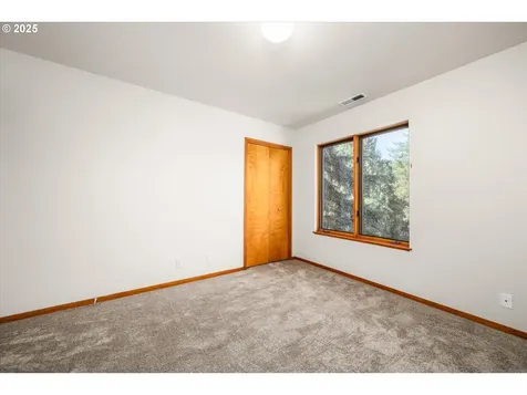 5285 Saratoga Street Eugene OR 97405