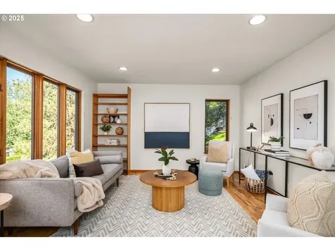 5285 Saratoga Street Eugene OR 97405