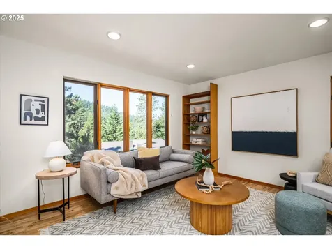 5285 Saratoga Street Eugene OR 97405