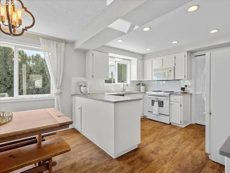 2534 Westwind Avenue NW Salem OR 97304