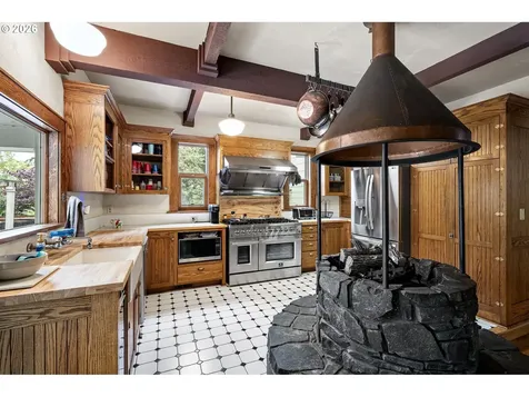 274 S Garden Way Eugene OR 97401