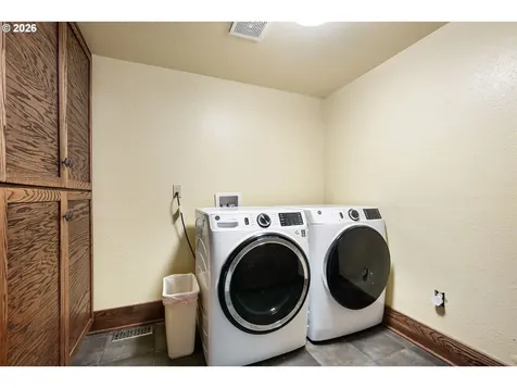 274 S Garden Way Eugene OR 97401