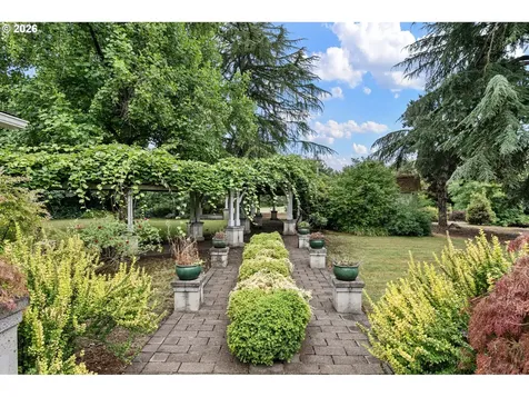 274 S Garden Way Eugene OR 97401