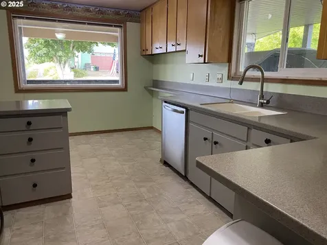 245 S 18th Street Reedsport OR 97467