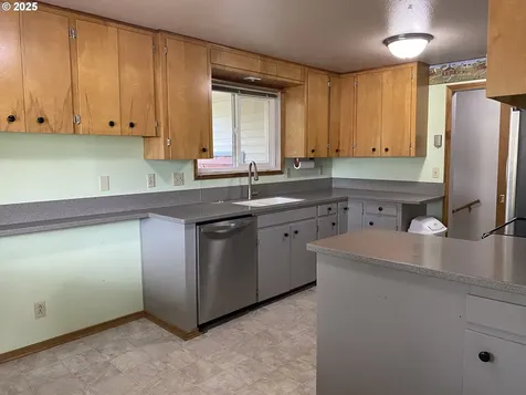 245 S 18th Street Reedsport OR 97467