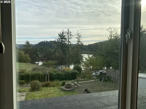 245 S 18th Street Reedsport OR 97467