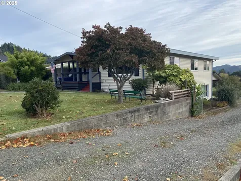 245 S 18th Street Reedsport OR 97467