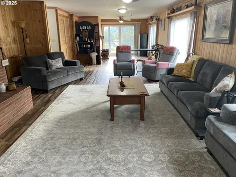 245 S 18th Street Reedsport OR 97467