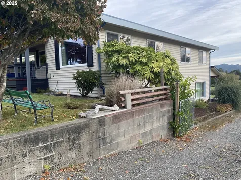 245 S 18th Street Reedsport OR 97467