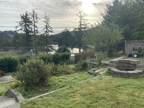 245 S 18th Street Reedsport OR 97467