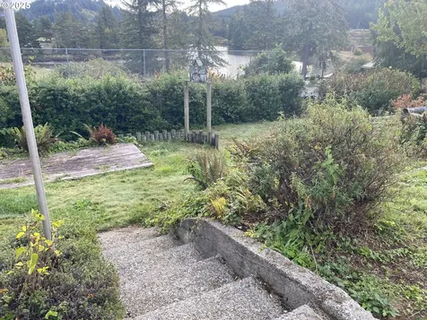 245 S 18th Street Reedsport OR 97467