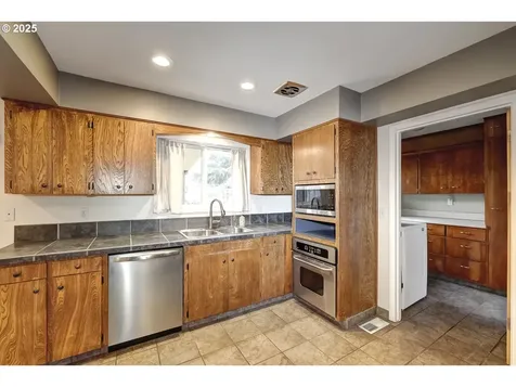 882 NE Donelson Road Hillsboro OR 97124