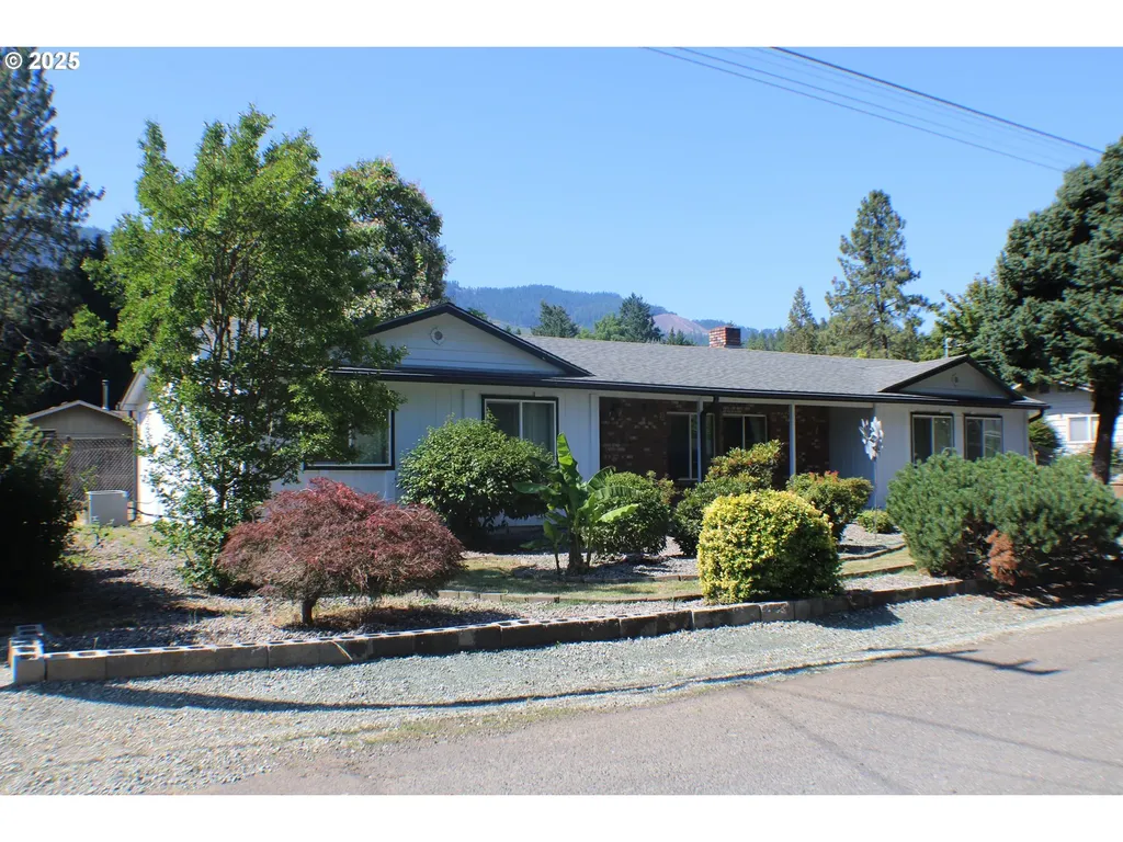 271 Sunset Drive Canyonville OR 97417