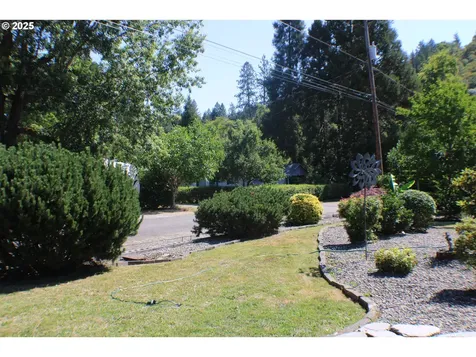 271 Sunset Drive Canyonville OR 97417