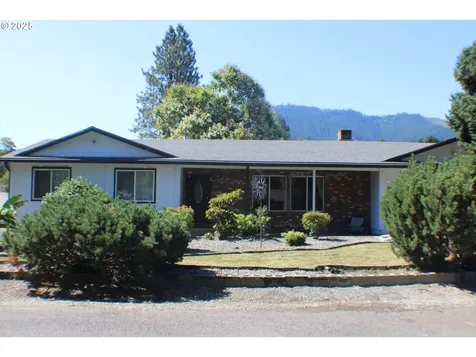 271 Sunset Drive Canyonville OR 97417