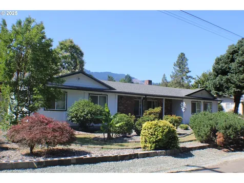 271 Sunset Drive Canyonville OR 97417
