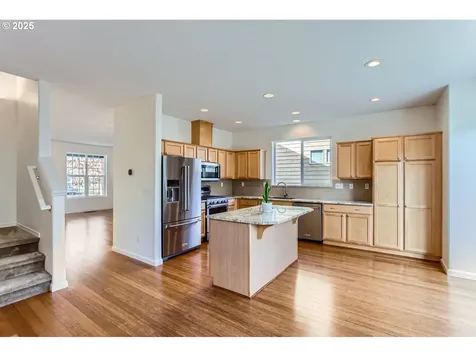 286 N Royal Oak Street Newberg OR 97132