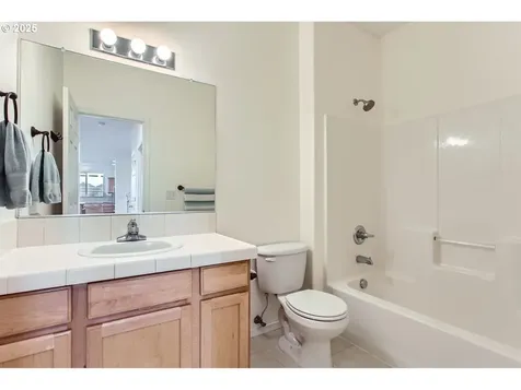 286 N Royal Oak Street Newberg OR 97132