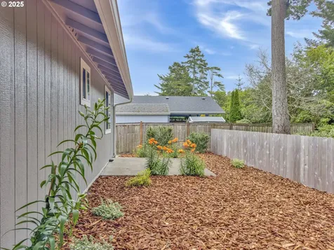 3 Park Village Drive Florence OR 97439