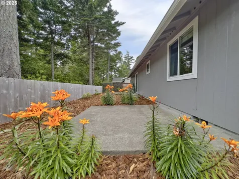 3 Park Village Drive Florence OR 97439