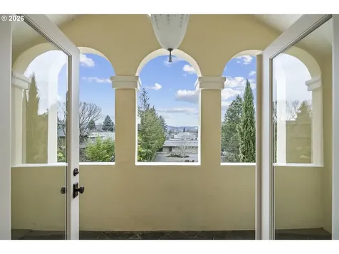 450 NE 32nd Avenue Portland OR 97232