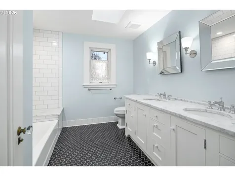 450 NE 32nd Avenue Portland OR 97232